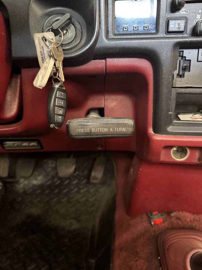 Toyota-pickup-4x4-1989-red-12