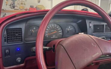 Toyota-pickup-4x4-1989-red-14