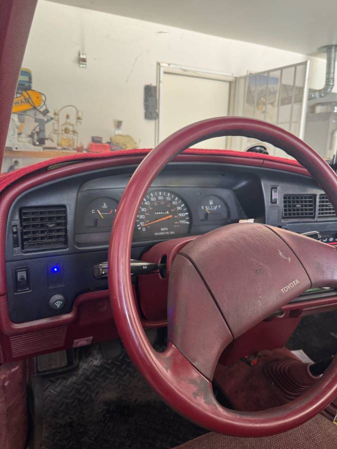 Toyota-pickup-4x4-1989-red-14
