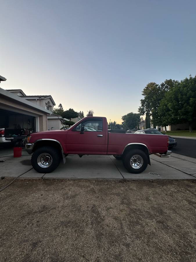 Toyota-pickup-4x4-1989-red-4
