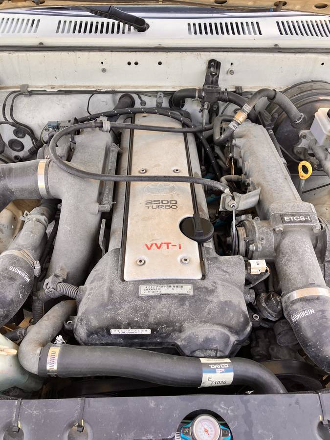 Toyota-pickup-4x4-1990-white-3