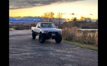Toyota-pickup-4x4-1990-white