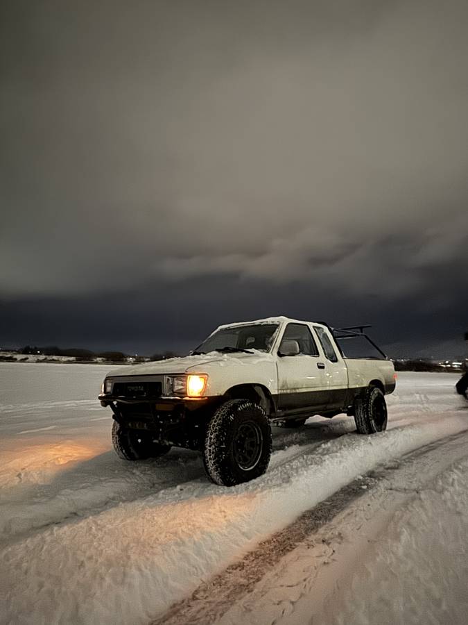 Toyota-pickup-4x4-1990-white-4