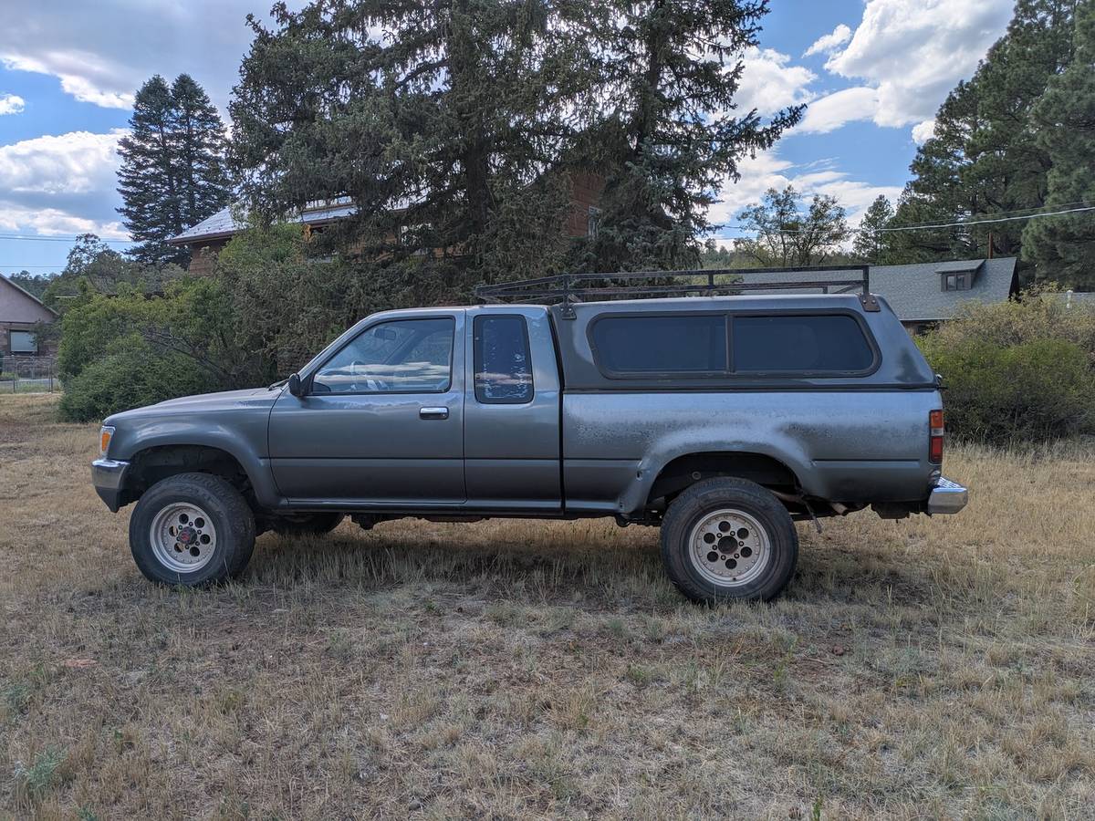 Toyota-pickup-4x4-1991-grey-1
