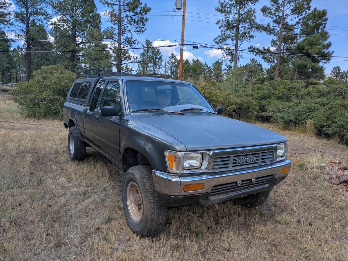 Toyota-pickup-4x4-1991-grey-2