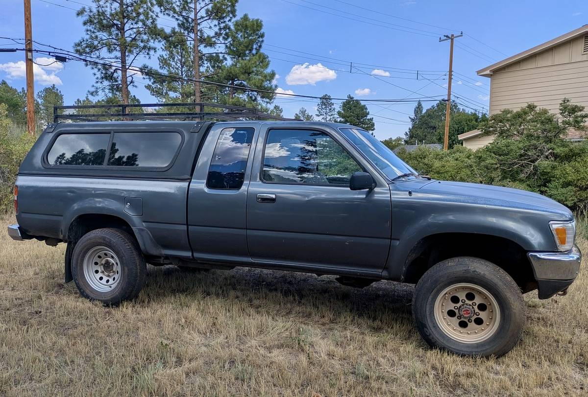 Toyota-pickup-4x4-1991-grey
