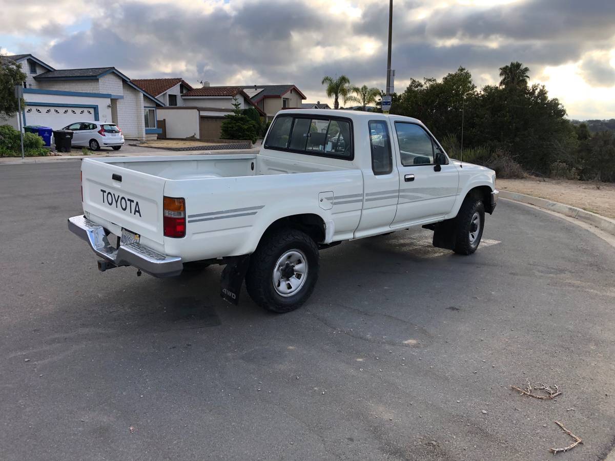 Toyota-pickup-4x4-1991-white-10
