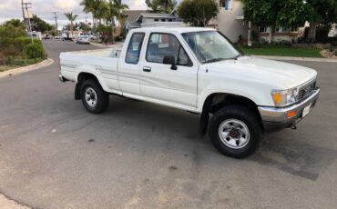Toyota-pickup-4x4-1991-white-12