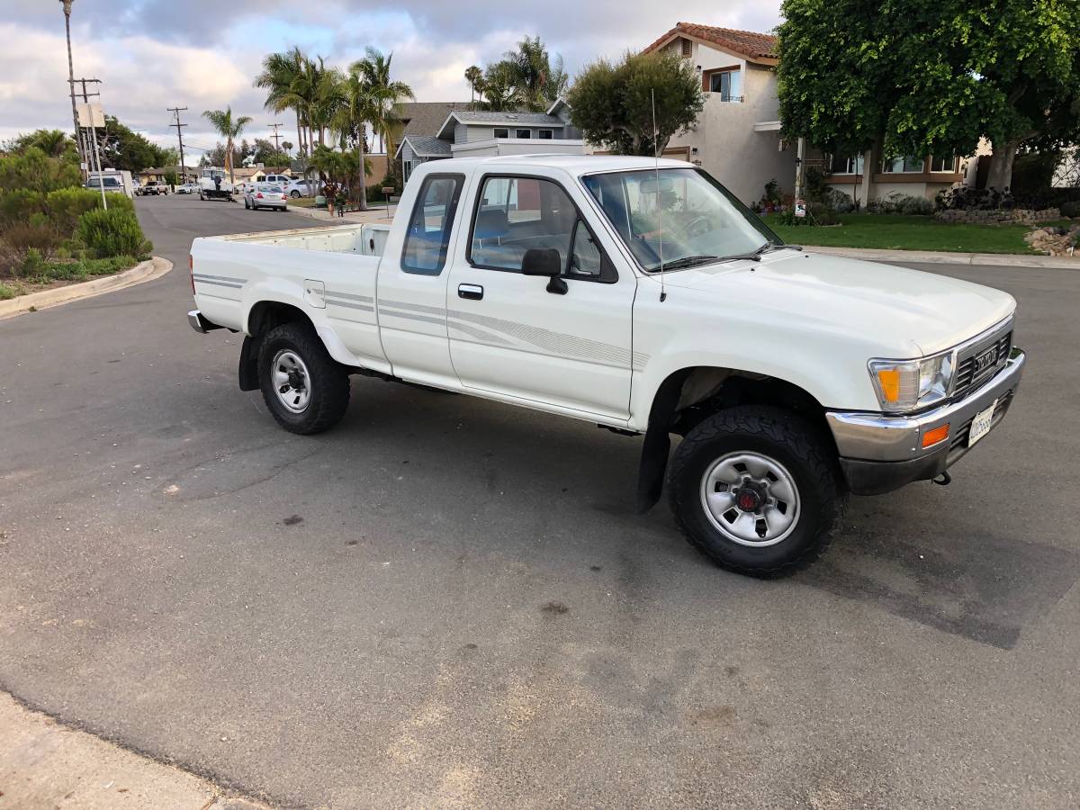 Toyota-pickup-4x4-1991-white-12