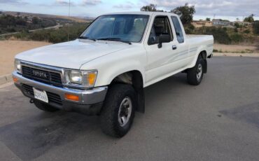 Toyota-pickup-4x4-1991-white-2