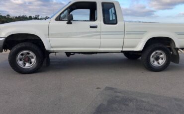 Toyota-pickup-4x4-1991-white