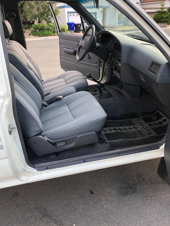 Toyota-pickup-4x4-1991-white-4