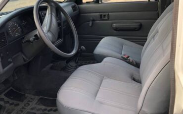 Toyota-pickup-4x4-1991-white-5