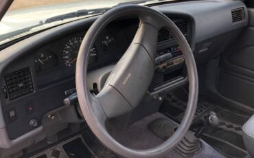 Toyota-pickup-4x4-1991-white-6