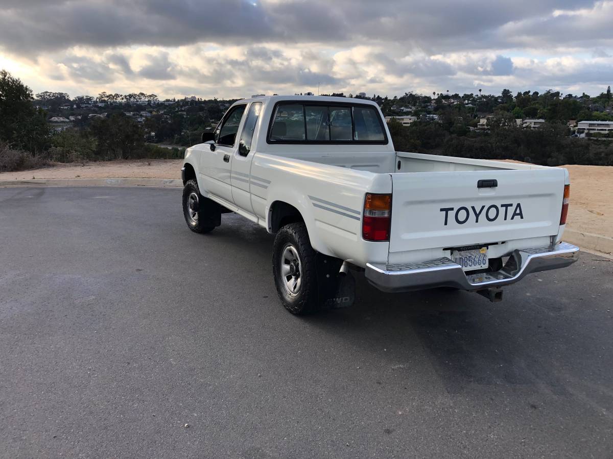 Toyota-pickup-4x4-1991-white-7