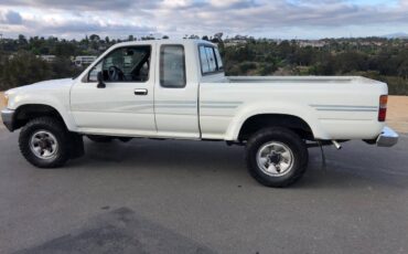 Toyota-pickup-4x4-1991-white-9