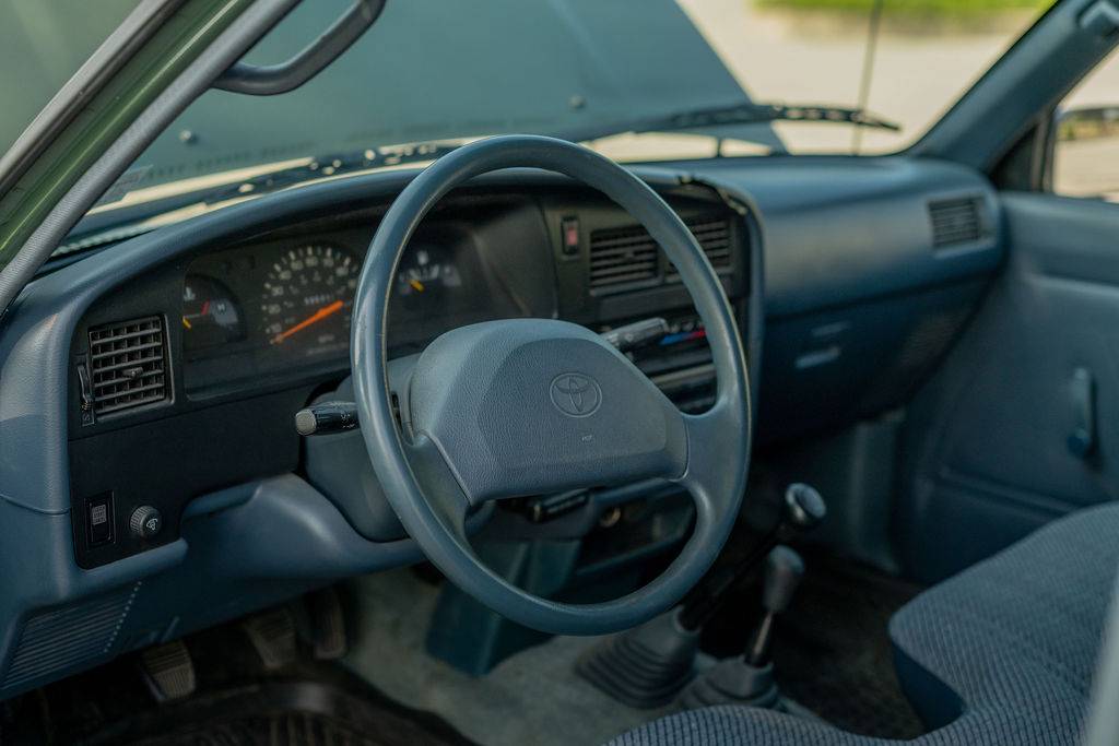 Toyota-pickup-4x4-1993-green-10