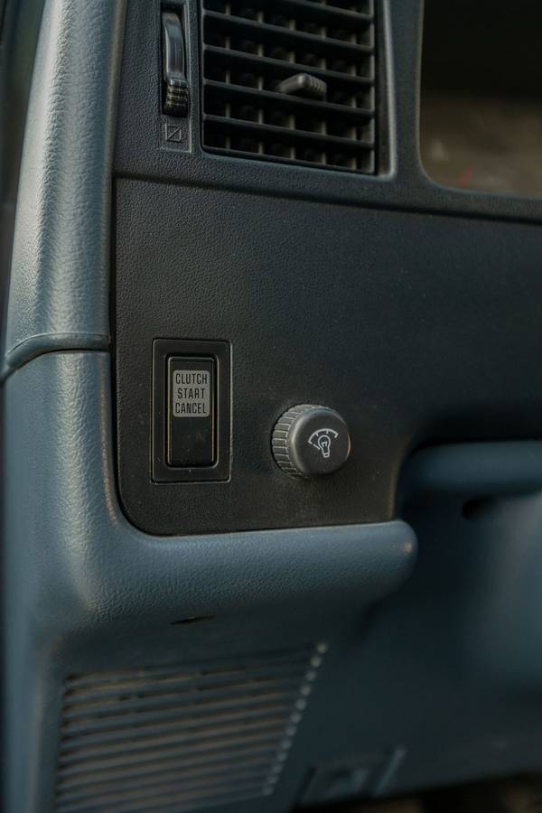 Toyota-pickup-4x4-1993-green-11