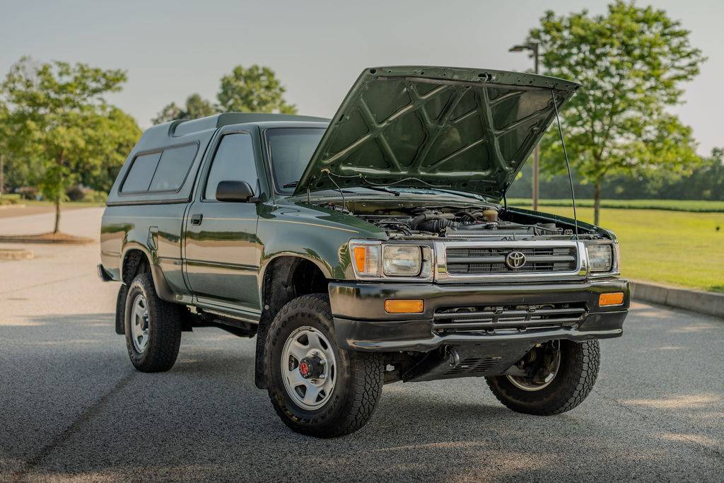 Toyota-pickup-4x4-1993-green-23