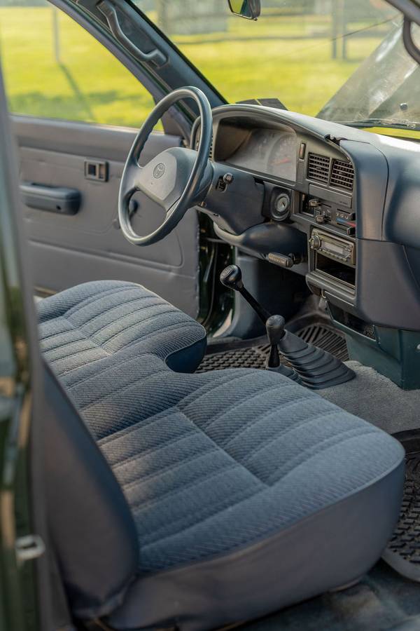 Toyota-pickup-4x4-1993-green-7