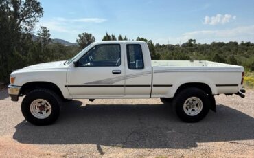 Toyota-pickup-4x4-1993-white-1