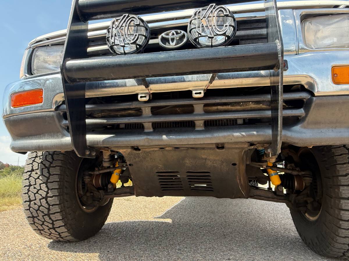 Toyota-pickup-4x4-1993-white-10
