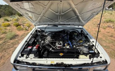 Toyota-pickup-4x4-1993-white-11
