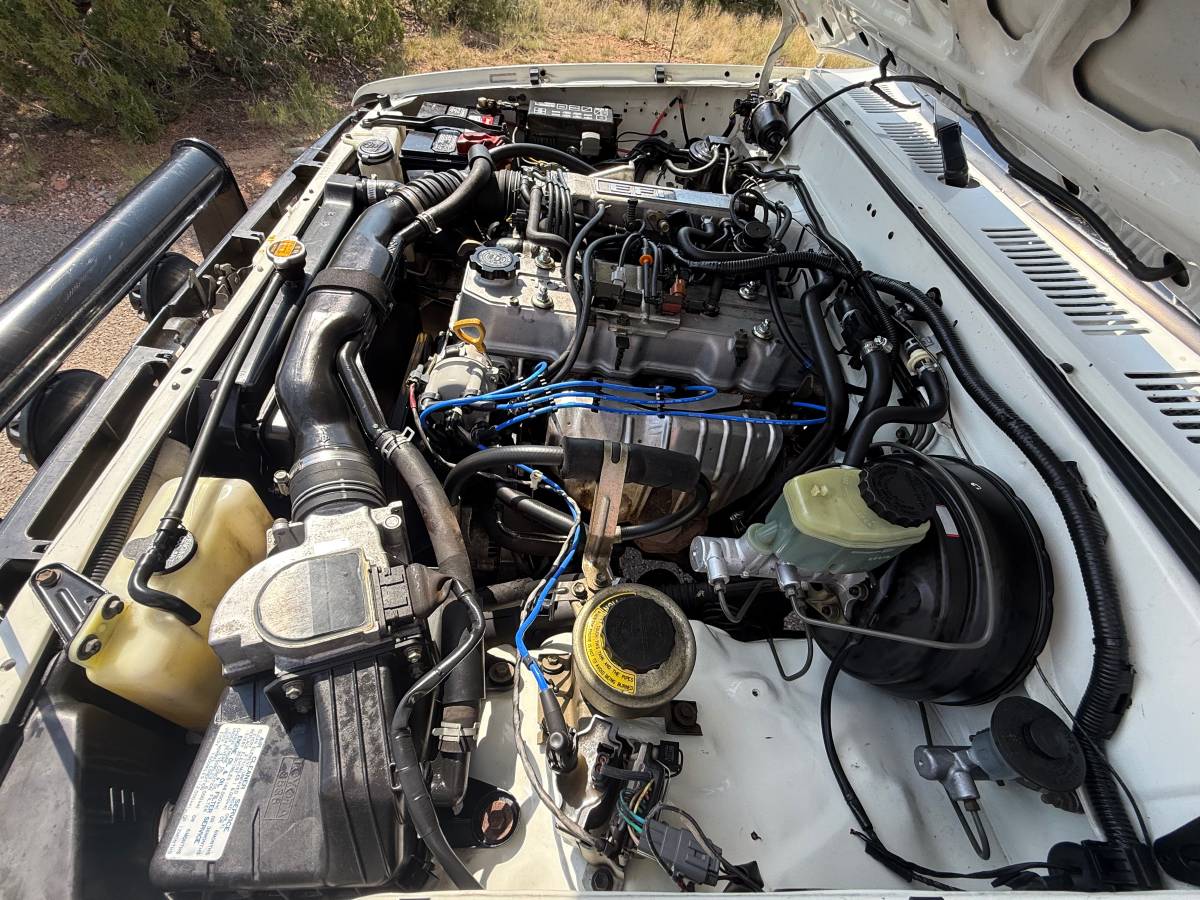 Toyota-pickup-4x4-1993-white-12