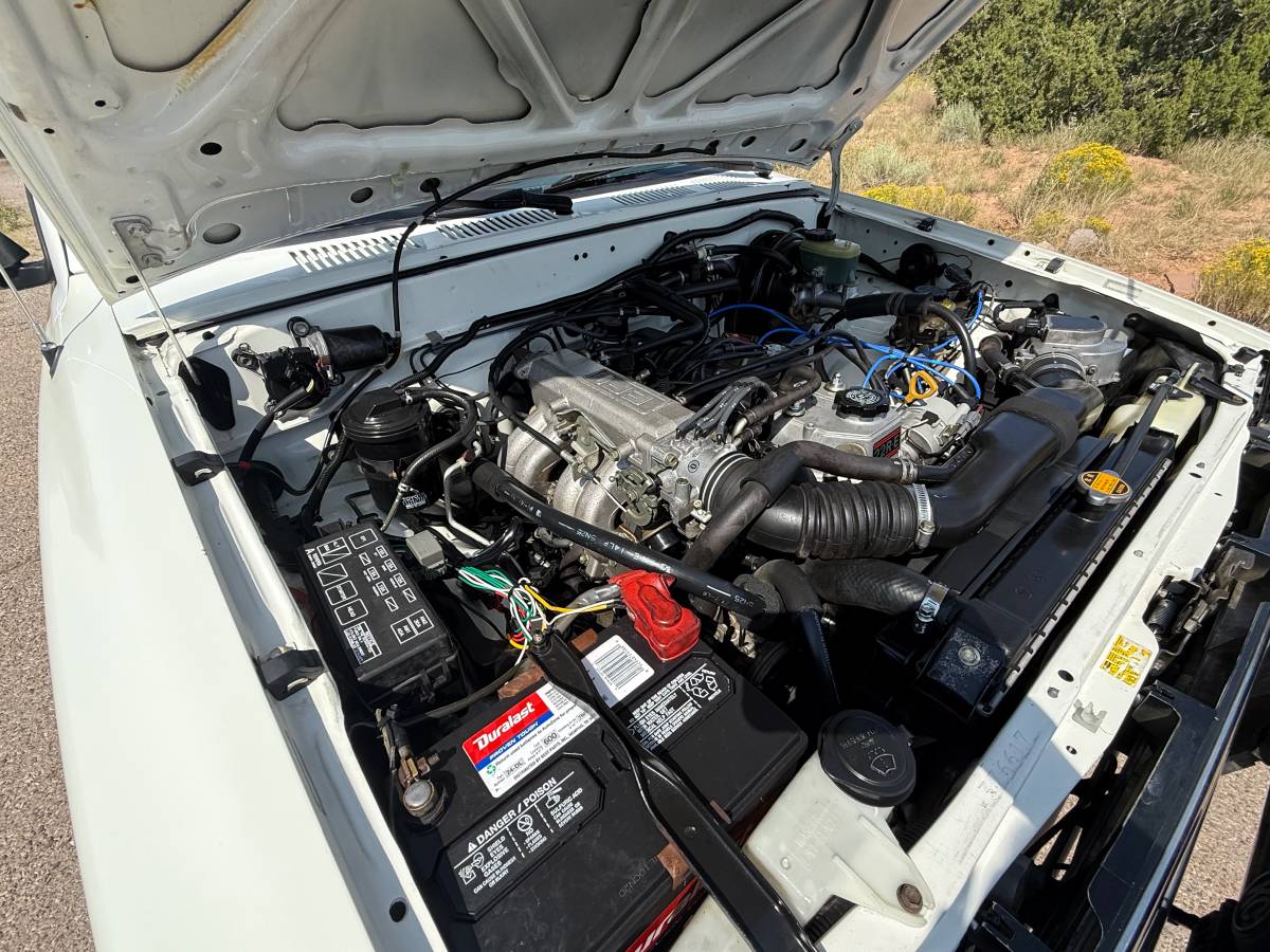 Toyota-pickup-4x4-1993-white-13