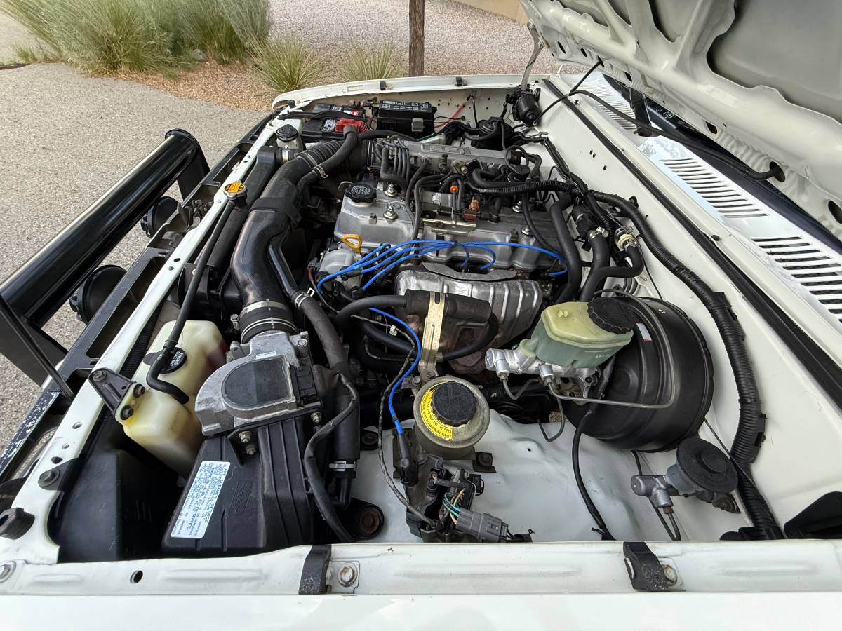 Toyota-pickup-4x4-1993-white-14