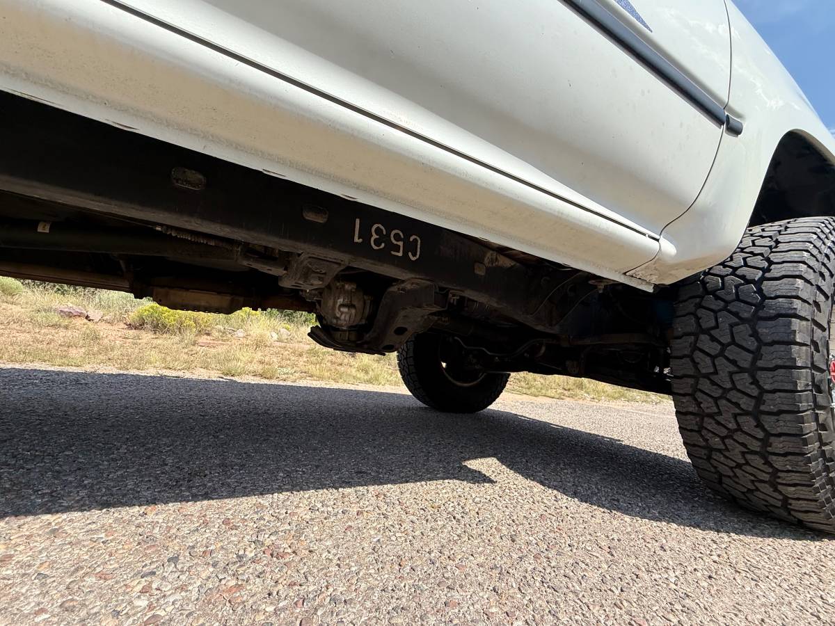 Toyota-pickup-4x4-1993-white-14