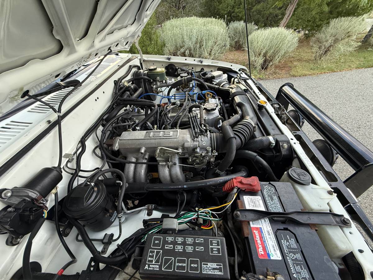 Toyota-pickup-4x4-1993-white-15