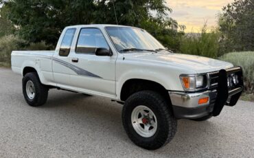 Toyota-pickup-4x4-1993-white