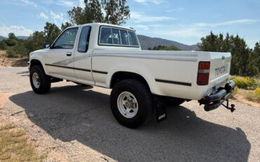 Toyota-pickup-4x4-1993-white-3