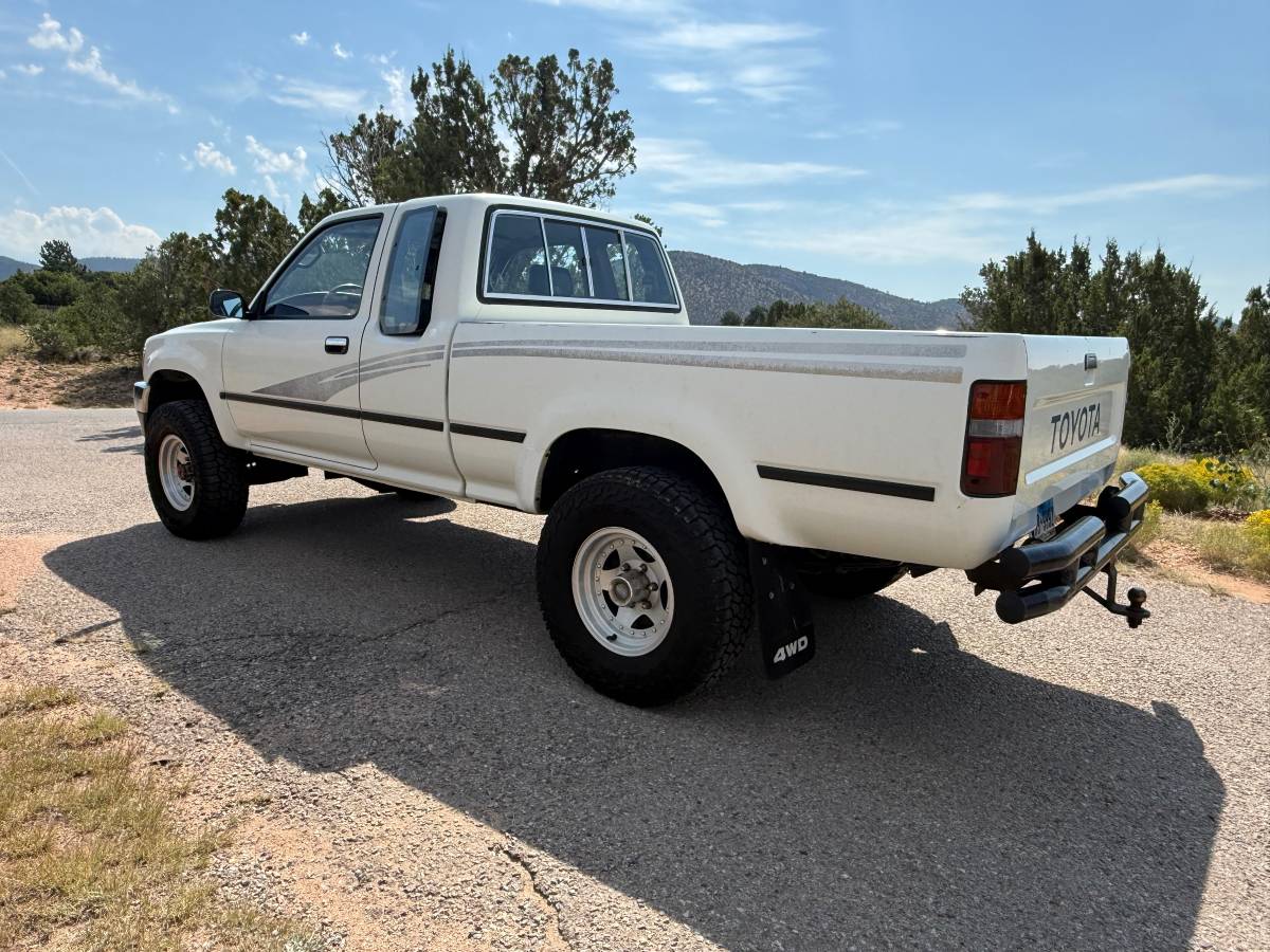 Toyota-pickup-4x4-1993-white-3