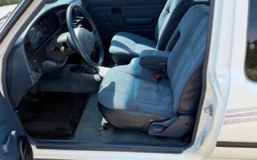 Toyota-pickup-4x4-1993-white-4