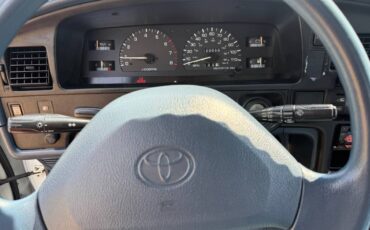 Toyota-pickup-4x4-1993-white-7