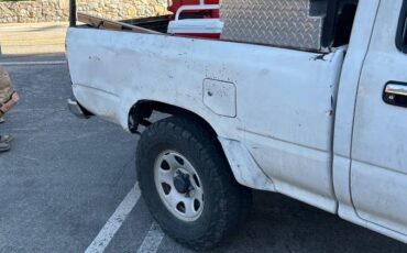 Toyota-pickup-4x4-1994-white-1