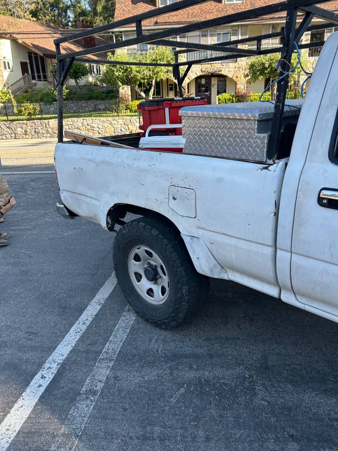 Toyota-pickup-4x4-1994-white-1