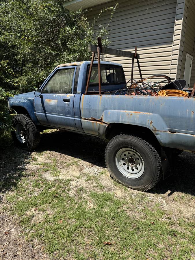 Toyota-pickup-4x4-diesel-1986-blue-1