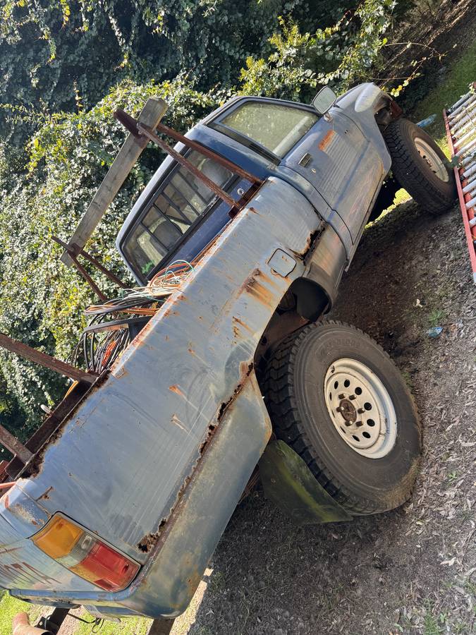 Toyota-pickup-4x4-diesel-1986-blue