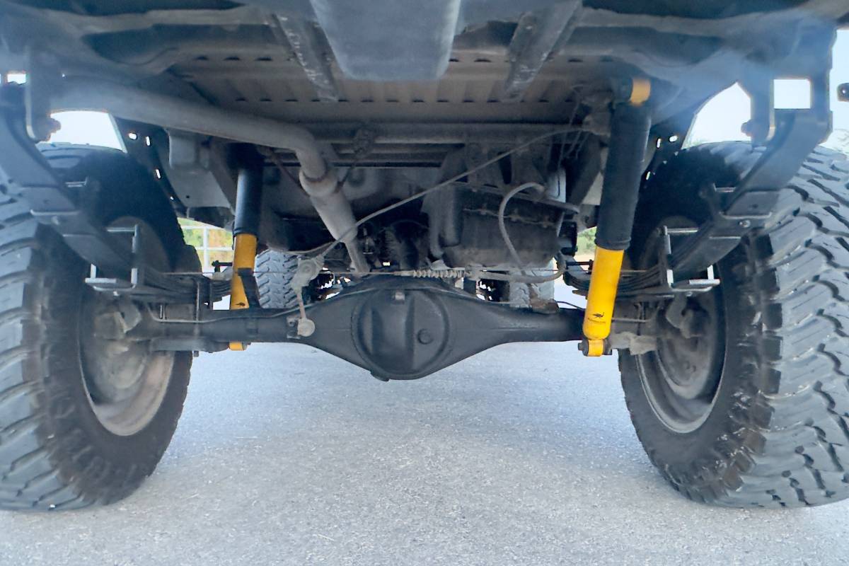 Toyota-pickup-4x4-v6-1988-white-11