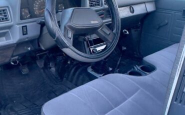 Toyota-pickup-4x4-v6-1988-white-18