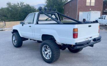 Toyota-pickup-4x4-v6-1988-white-3