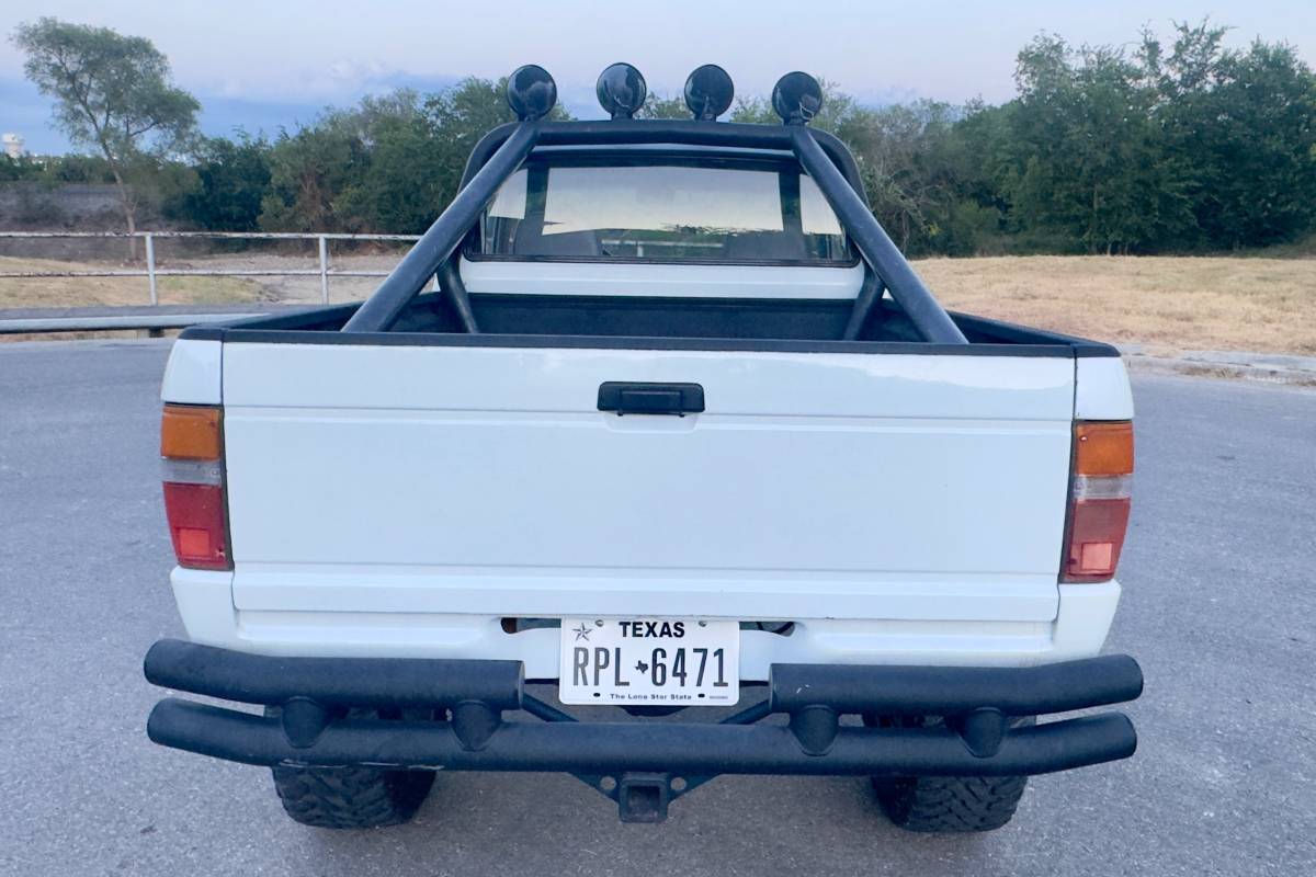 Toyota-pickup-4x4-v6-1988-white-4