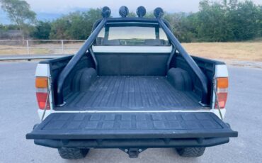 Toyota-pickup-4x4-v6-1988-white-5