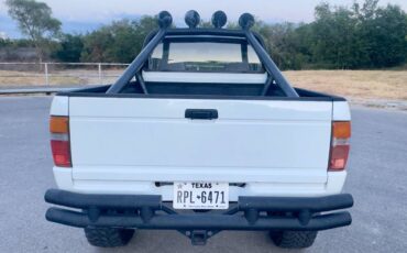Toyota-pickup-4x4-v6-1988-white-9