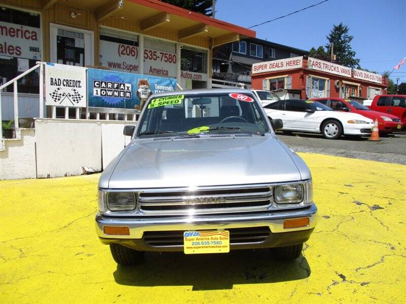 Toyota-pickup-deluxe-1990-silver-1