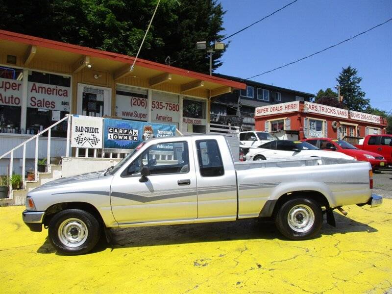 Toyota-pickup-deluxe-1990-silver-10