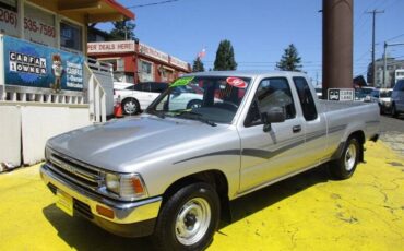 Toyota-pickup-deluxe-1990-silver-11